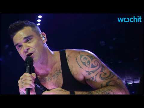 VIDEO : Robbie Williams Launches RobbieMoji App