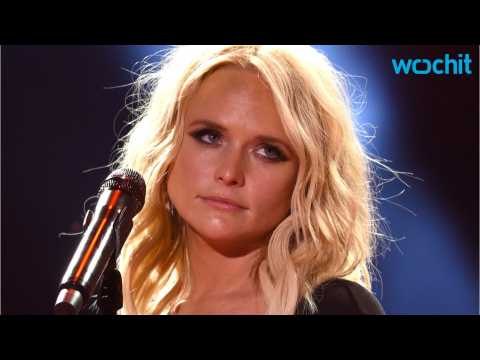 VIDEO : Miranda Lambert Breaks Down In Tears At Illinois Concert