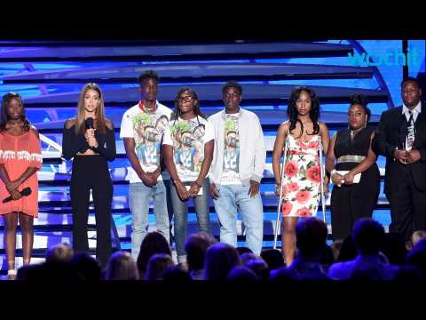 VIDEO : Jessica Alba Raises Awareness for Gun Violence at 2016 Teen Choice Awards