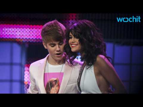 VIDEO : Selena Gomez Covers Justin Bieber Song