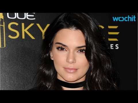 VIDEO : Kendall Jenner Is Spotted Wearing All Black
