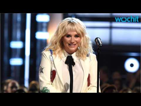 VIDEO : Kesha Drops Charges Against Dr. Luke