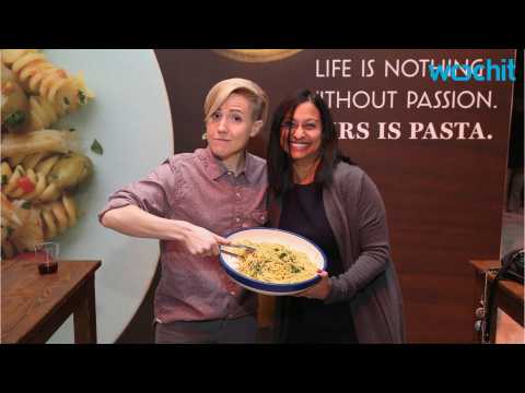 VIDEO : Food Network Orders Series For YouTube Star Hannah Hart