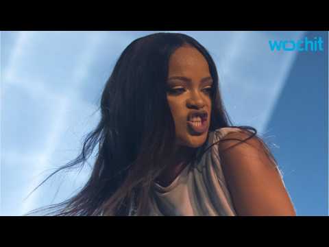 VIDEO : Rihanna Tells Fans To Stop Catching Pokemon