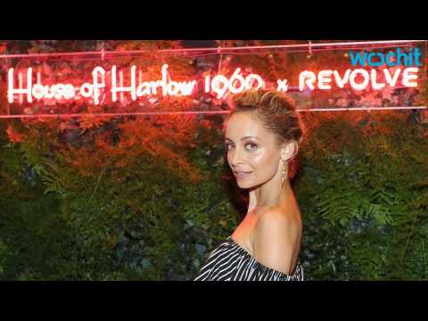 VIDEO : Nicole Richie Hosts a Revolve Party at the  Hamptons