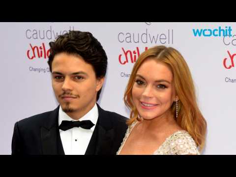 VIDEO : Lindsay Lohan Calls Police, Cops Break Down Door