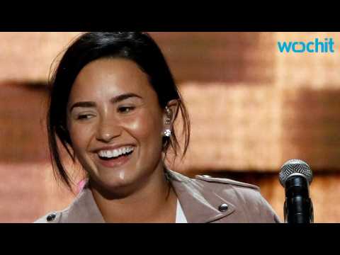 VIDEO : Demi Lovato Talks Mental Illness, Receives Standing Ovation at DNC Opening Night