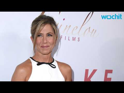 VIDEO : Jennifer Aniston Cannot Contain Her Tears at Giffoni Film Festival