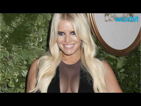 VIDEO : Jessica Simpson Considered A Breast Reduction
