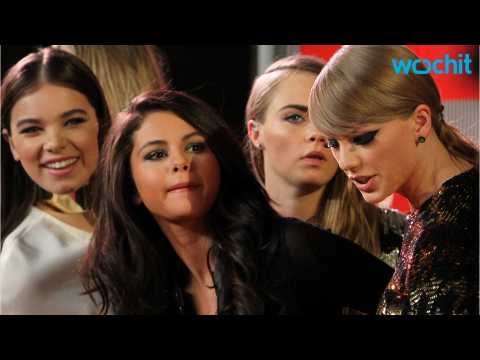 VIDEO : Hailee Steinfeld Reveals the Truth About Taylor Swift?s Squad
