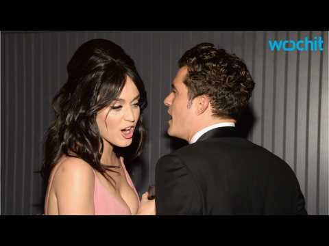 VIDEO : Orlando Bloom Shows Off His Goods While on Vacation with Katy Perry