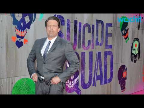 VIDEO : Ben Affleck Loses His Pants at London 'Suicide Squad' Premiere