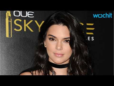 VIDEO : Kendall Jenner Earns First U.S. Vogue Cover
