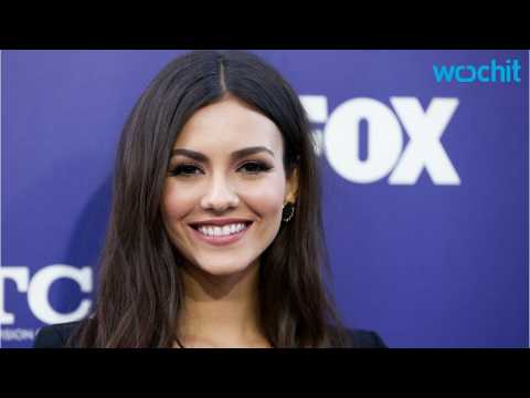 VIDEO : Victoria Justice Shows Us Her 