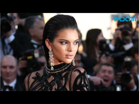 VIDEO : Kendall Jenner Is Officially Off The Market