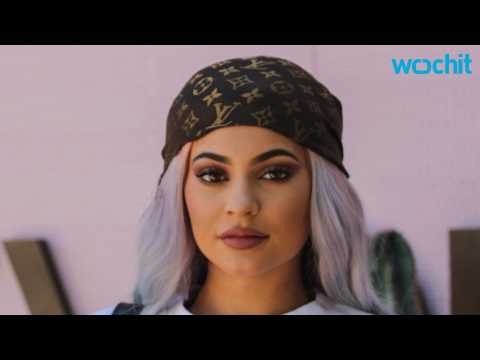 VIDEO : Kylie Jenner Says She is Not Pregnant