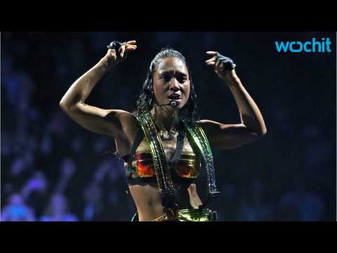 VIDEO : Nick Cannon Is Bashful Over TLC's Chilli