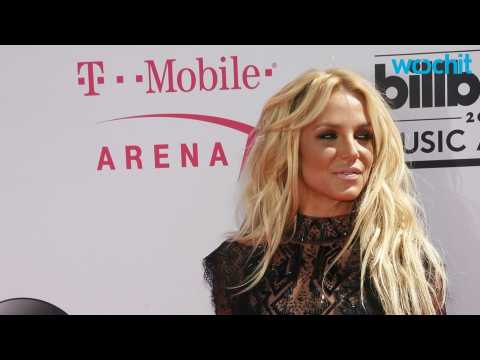VIDEO : Britney Spears Releases New Track: 'Make Me'