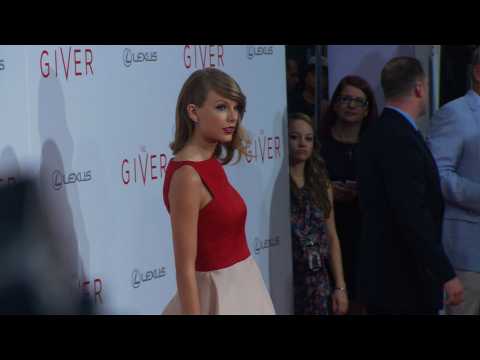 VIDEO : Taylor Swift wants prenup for Tom Hiddleston wedding