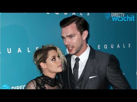 VIDEO : Kristen Stewart And Nicholas Hoult Bond Quickly For 'Equals'