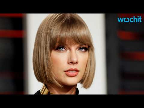 VIDEO : Taylor Swift Spotted Shopping in Australia