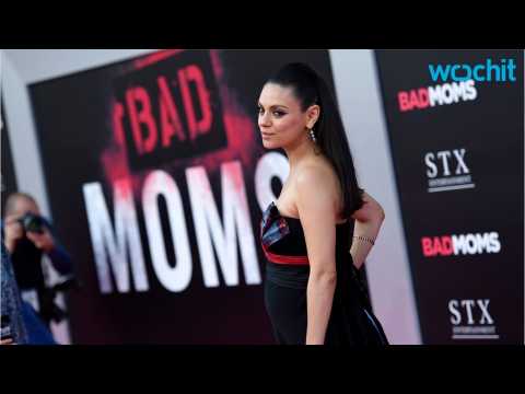VIDEO : Mila Kunis Flaunts Baby Bump
