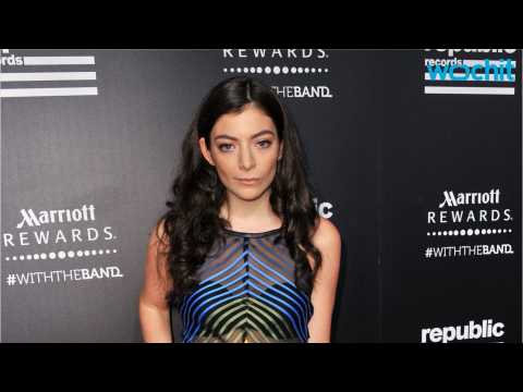 VIDEO : Lorde Tweeted About Funny Uber Ride