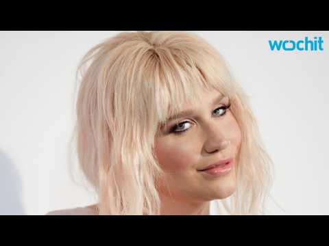 VIDEO : Kesha Tells DNC Crowd About Her Lawsuit Struggles