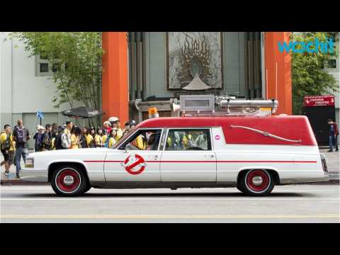 VIDEO : Ghost Mode Lets You Ride in Ghostbusters Ecto-1 Replica in San Diego