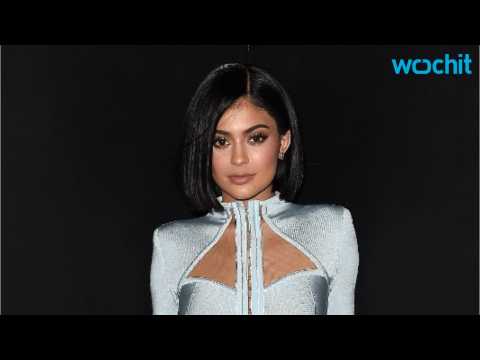 VIDEO : Kylie Jenner's Eye Shadow Sold Out Instantly