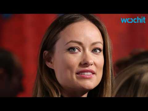 VIDEO : Olivia Wilde Shows Baby Bump While Cooking