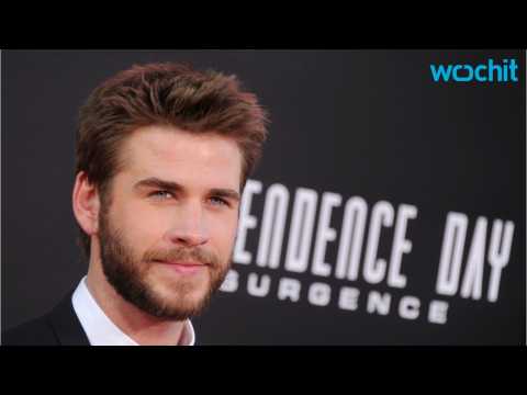 VIDEO : Miley Cyrus Posts a Photo of Liam Hemsworth Chilling on Instagram