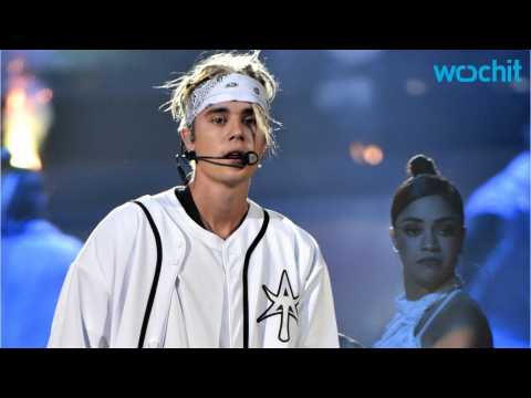 VIDEO : Justin Bieber Almost Gets Hit By A Car Playing Pokemon Go