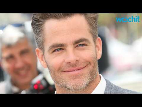VIDEO : Chris Pine is Letting Loose!