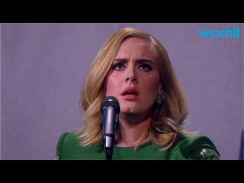 VIDEO : Adele's Credit Card Declined at H & M Store