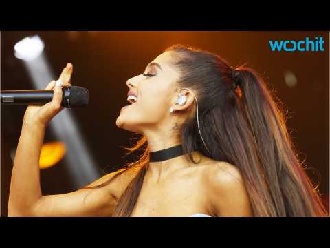 VIDEO : Ariana Grande Covers Whitney Houston Songs