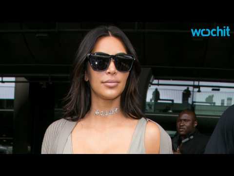 VIDEO : Kim Kardashian Says Goodbye To Blackberry