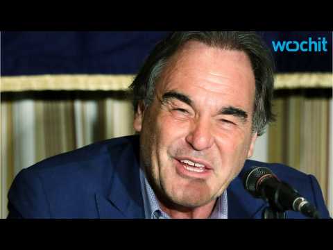 VIDEO : Oliver Stone: Turn Off Your Phone