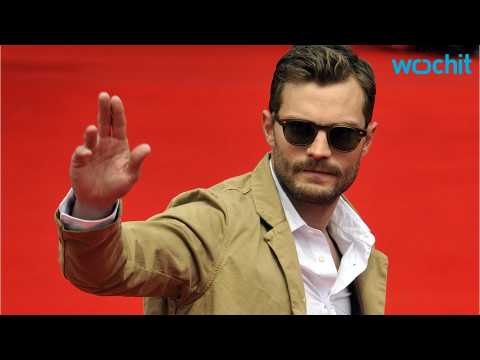 VIDEO : Jamie Dornan Suits Up for ?Anthropoid? Red Carpet