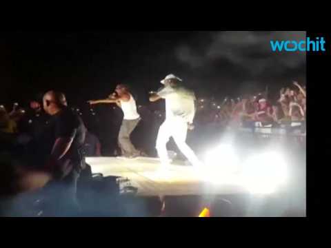 VIDEO : Rail Collapses At Snoop Dogg Concert, 43 Injured