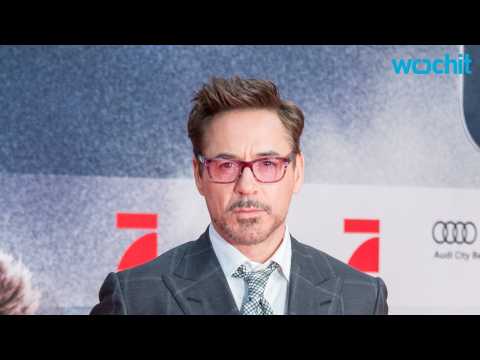 VIDEO : Robert Downey Jr. Jokes Around With Tom Hiddleston on Instagram