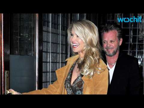 VIDEO : Christie Brinkley and John Mellencamp Part Ways After a Year Together