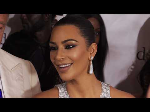 VIDEO : Kim Kardashian reveals how to overcome body hang-ups