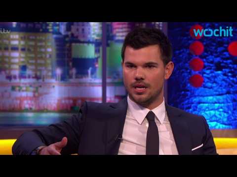 VIDEO : Taylor Lautner Is Forced To Discuss Taylor Swift