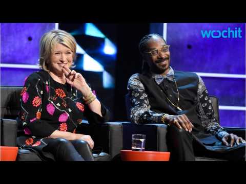 VIDEO : Martha Stewart, Snoop Dogg Team Up to Host Dinner Party Show