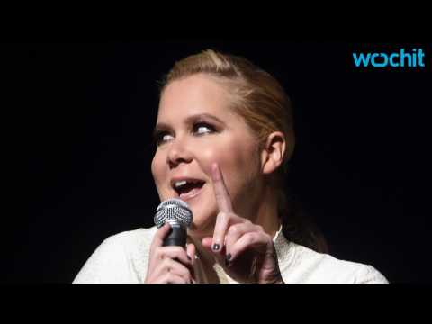 VIDEO : Amy Schumer Calls Out a 17-Year -Old for for Sexist Tweet