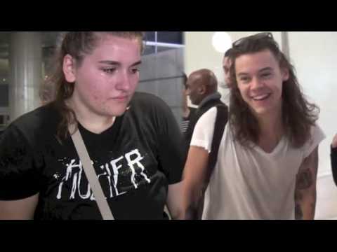 VIDEO : One Direction Fan is Devastated When Selfie With Harry Styles is Ruined