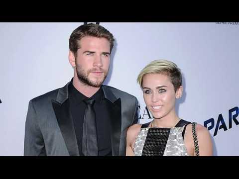 VIDEO : Miley Cyrus and Liam Hemsworth Are Officially Engaged Again and Living Together