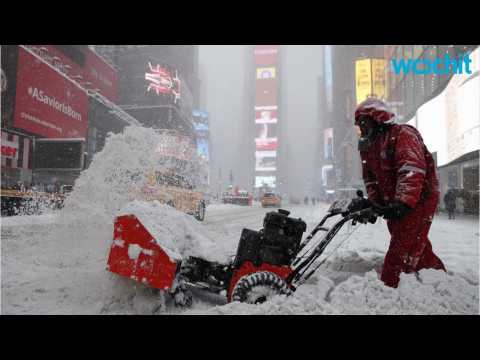 VIDEO : Steven Tyler Stumbles Upon Live CNN Snow Storm Broadcast