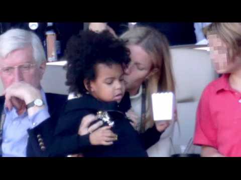 VIDEO : Gwyneth Paltrow s'occupe de la fille de Beyonc, Blue Ivy, durant le Super Bowl